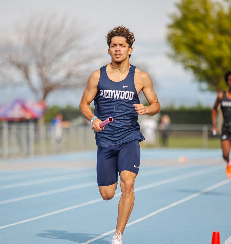 This Saturday @westcoastrelays I will be competing in the 1600m Gold Race, looking to break the mark at 4:20 and go under!