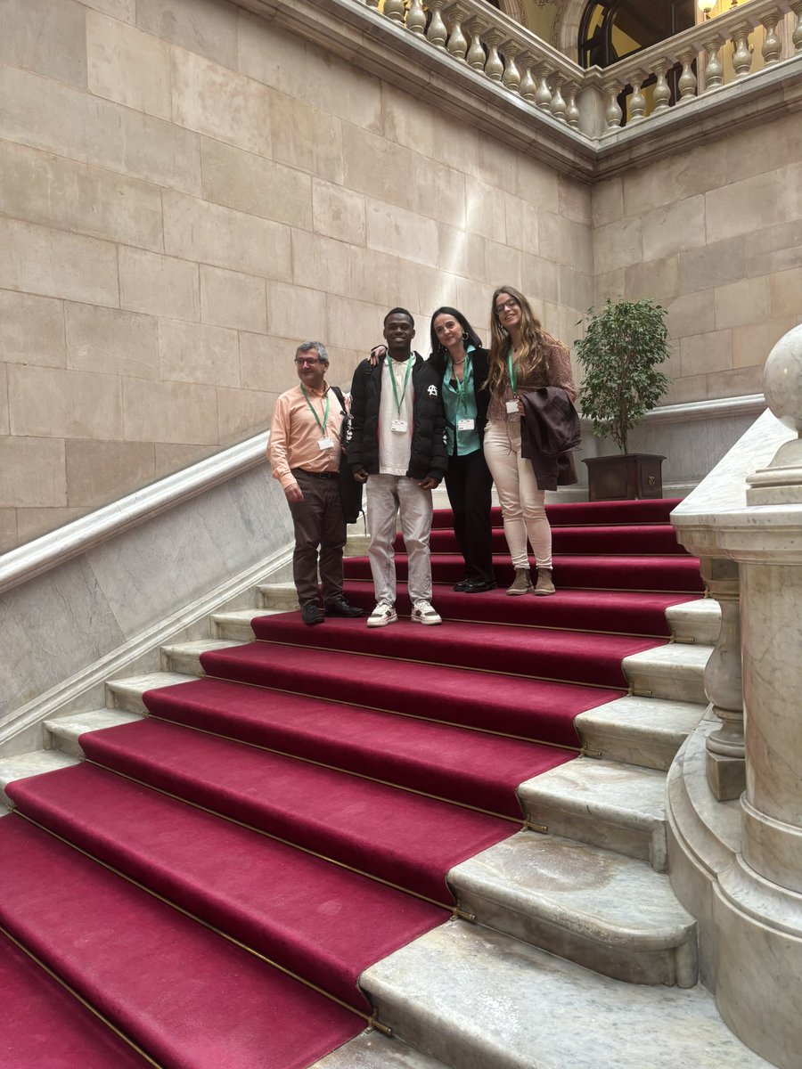 Avui hem estat a la Comissió de la Infància del Parlament de Catalunya defensant els drets de la infància migrada sense referents familiars. 

#DretsPerTothom