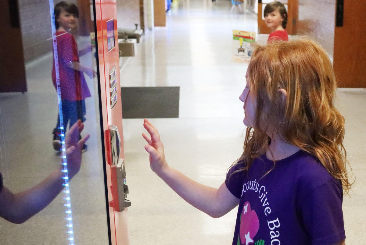 LPSorg's tweet photo. Saratoga Elementary School students can earn a new story time favorite with its new Book Vending Machine for making good choices weekly.

Thank you to @MentorTeamMates for this special gift! 

📚️Read more about these treasured tales in this story: https://t.co/TqQrPGYUNe https://t.co/vDGqWgtHod