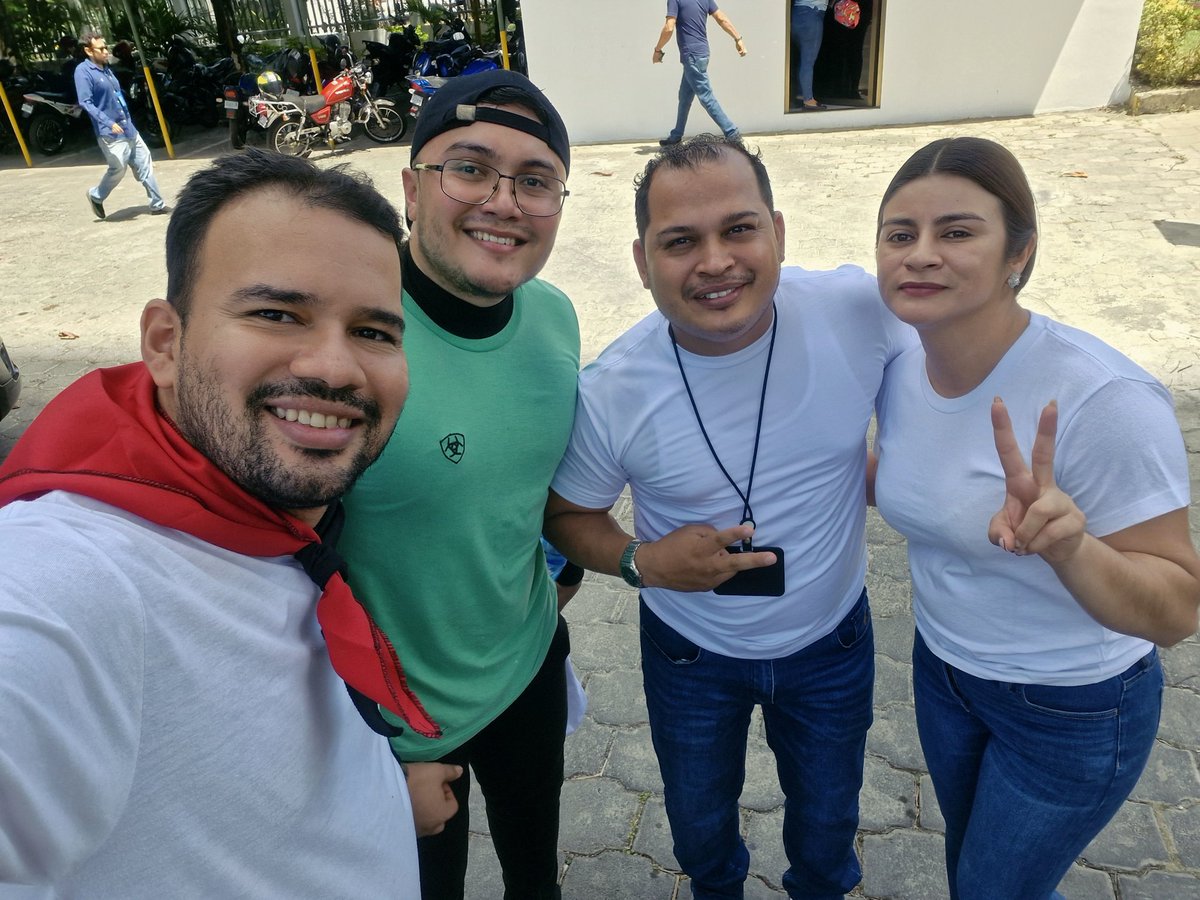 Listos para la caminata... 🏃‍♀️

A celebrar el amor y la paz que reina en nuestra #Nicaragua 🇳🇮❤️🖤

#PLOMO19