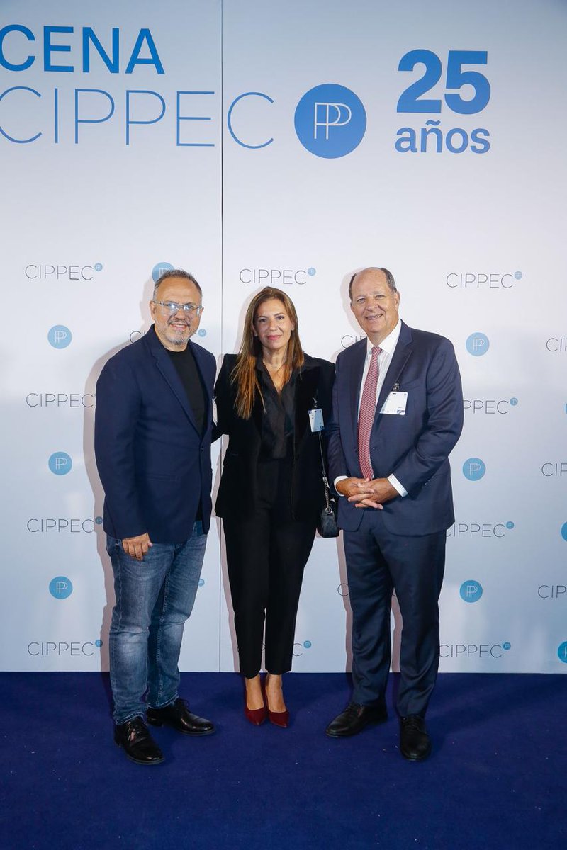 danyreich's tweet photo. ¡Cena por los 25 años de #CIPPEC! 🎂💙
Felicitaciones por estos años de gran trabajo @CIPPEC https://t.co/6yaabdruha