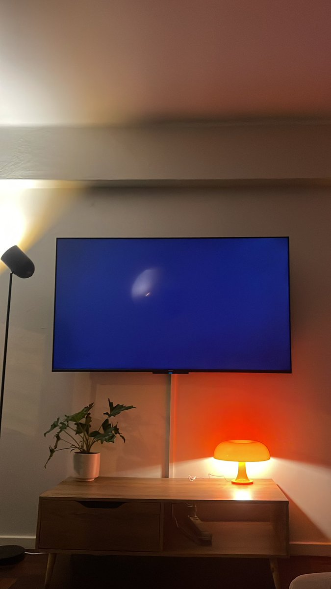 domochumba's tweet photo. nothing like watching man united on the DSTV stream app😍 https://t.co/BwDMM9Yw0X