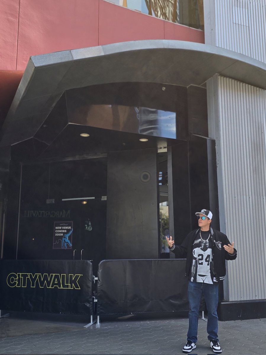 TheSocalPirate's tweet image. The Former #RaiderImage at #universalcitywalk... #RIP. Bought this C. Wood shirt last time I was here. Its a trip not seeing the giant Raider helmet over here.
