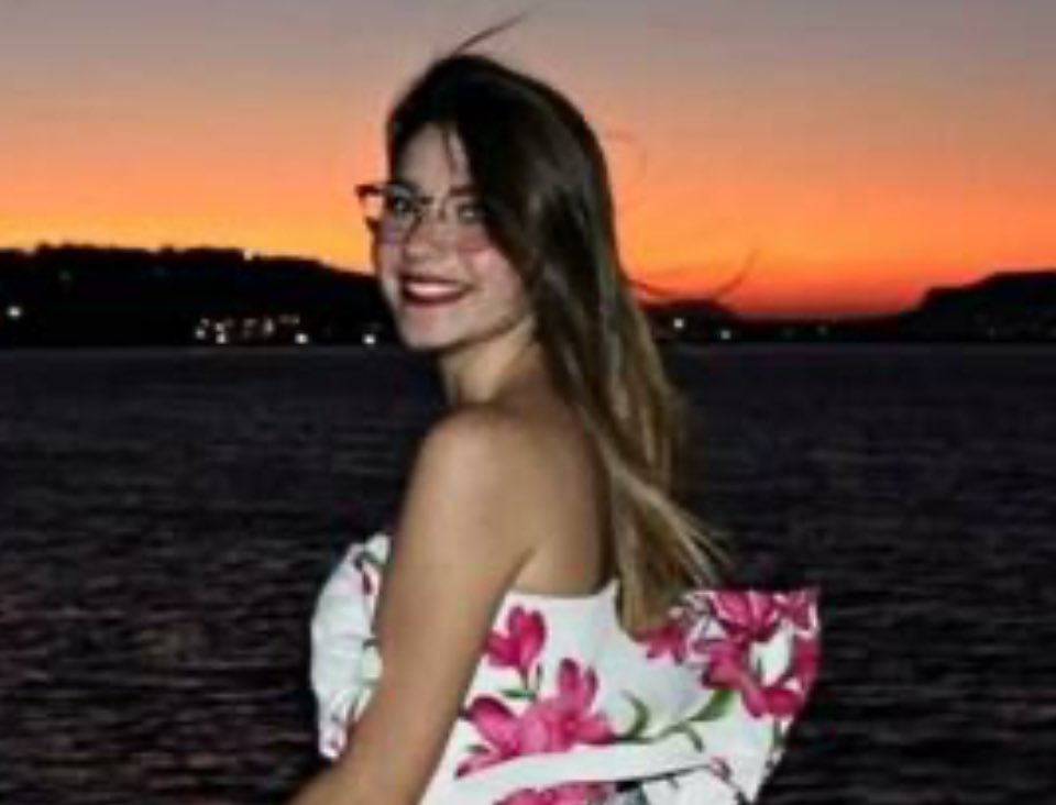 Se domani sono io,
se domani non torno,
amica mia, 
distruggi tutto.
Se domani tocca a me, 
voglio essere l’ultima.
#SaraCampanella
#Messina
#femminicidio