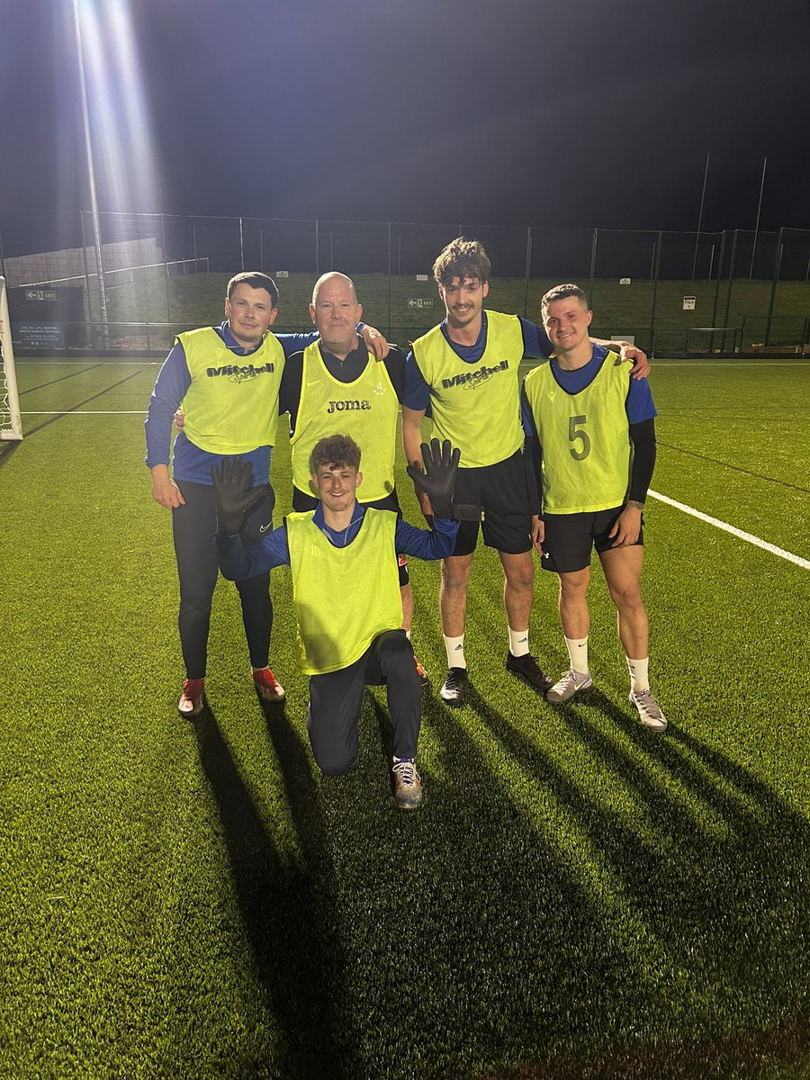 Tonight’s 5o’s winners! Gaffer had generational head loss all the way, until they won the final #fixed <a href="/SavWood7/">SavWood7</a> <a href="/SCFC_08/">Sherwood Colliery FC</a> 🤣