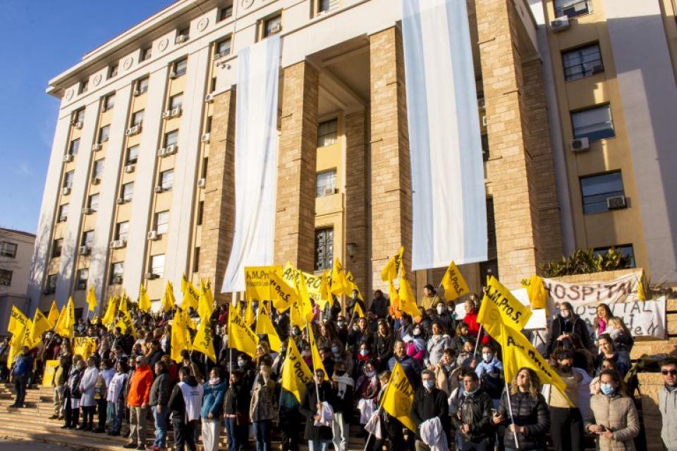 AMProS - Continúa la discriminación contra Licenciados en Enfermería ¿Errónea o intencionalmente? ampros.org.ar/A5403_continua…