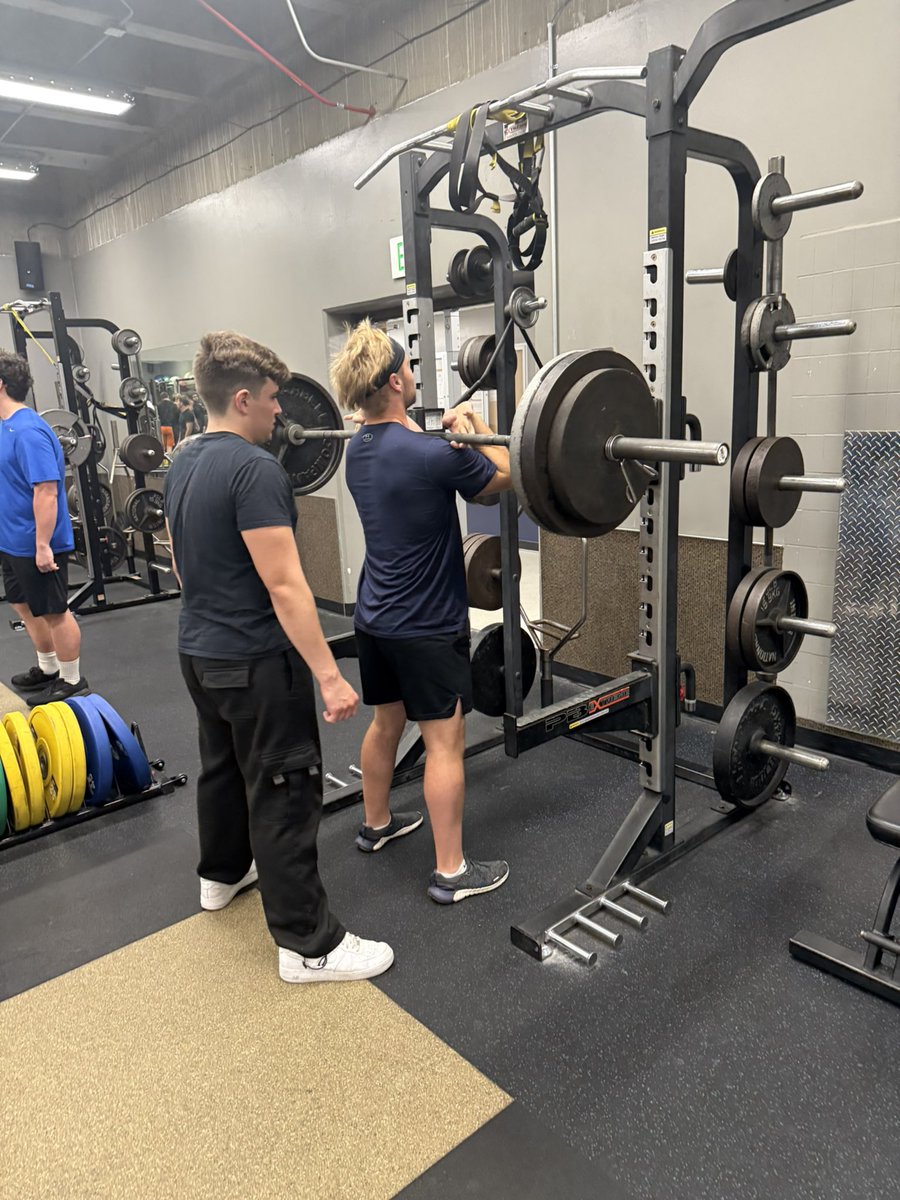 Iron Cougar Competition - Day 1 ✅
▫️Front Squats and Bench Press

💛💙🏈💙💛

#CougarBuilt
#CougarStrong
#ThisIPromise