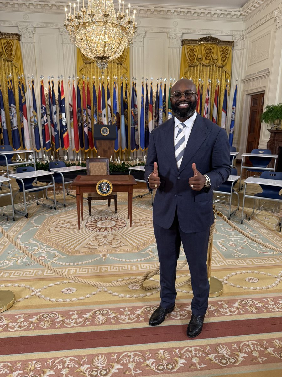 REVWUTRUTH's tweet image. It's official! I received a call from President Trump and he wants me to become the Book Czar! I will be responsible for removing all books that aren't age appropriate in the US! NO MORE P0RN in schools. He even offered me a couple offices at the White House, private security,…