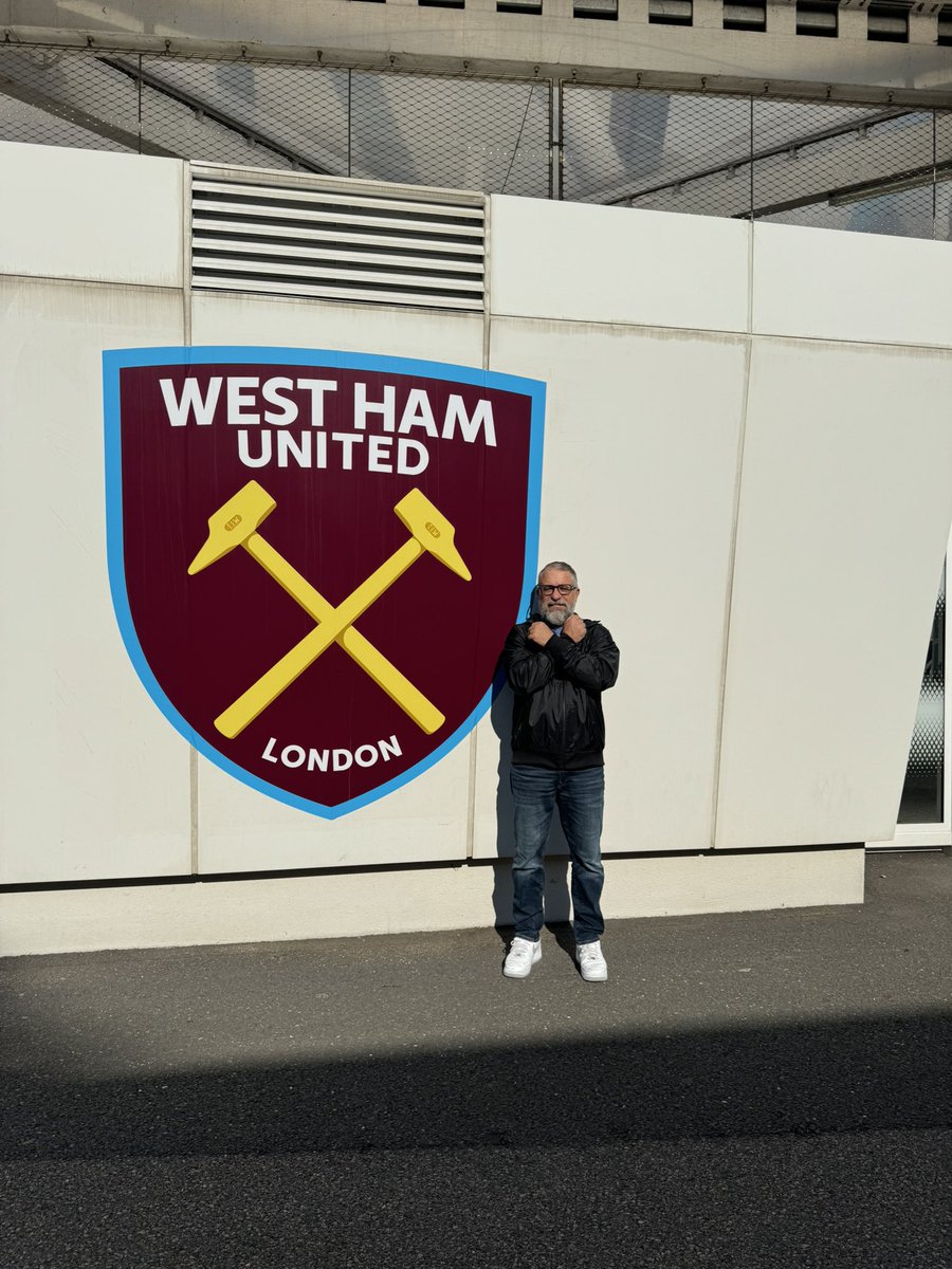 mommaj2000's tweet photo. Happy birthday to the biggest West Ham fan on this side of the pond! @DanDbargiel @WestHam @COYIronscom https://t.co/LGD1nlL1Ht