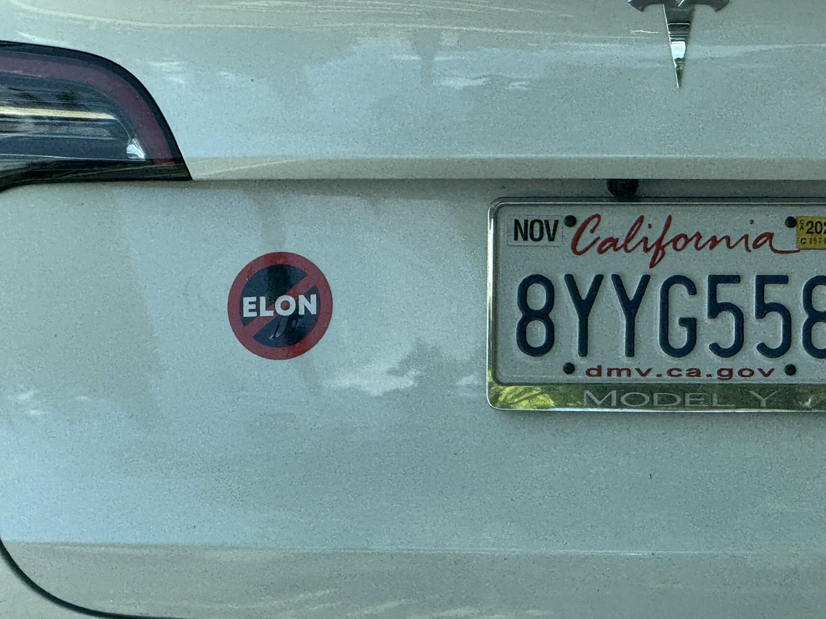 ContentExchange's tweet image. One #Karen’s attempt to be left alone from her own kind. Good luck with that. #Tesla #TeslaTerrorism