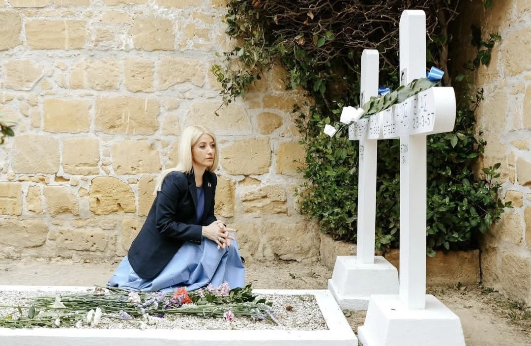 EuripidesOr's tweet image. Είχα γράψει μεταφορικά παλαιότερα, οτι σκαλίζουν τους τάφους των ηρώων για ψήφους. Που να ήξερα οτι θα ερχόταν η μέρα που θα το έκαναν σχεδόν κυριολεκτικά.
