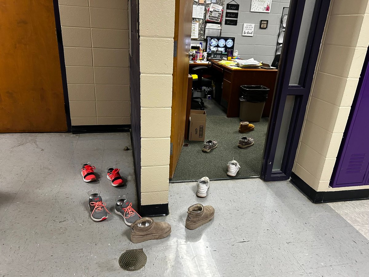 HermitageSchool's tweet image. 🚨 BREAKING NEWS 🚨: Water was &quot;running&quot; into Mrs. Friedman&apos;s principal&apos;s office today! But don’t worry, it wasn’t a plumbing disaster—just a little flooding fun! April Fools! Mrs. Friedman was pranked! 💦😂💜💛 #HornetPrank #AprilFoolsFun #WeAreHermitage #StrongerTogether