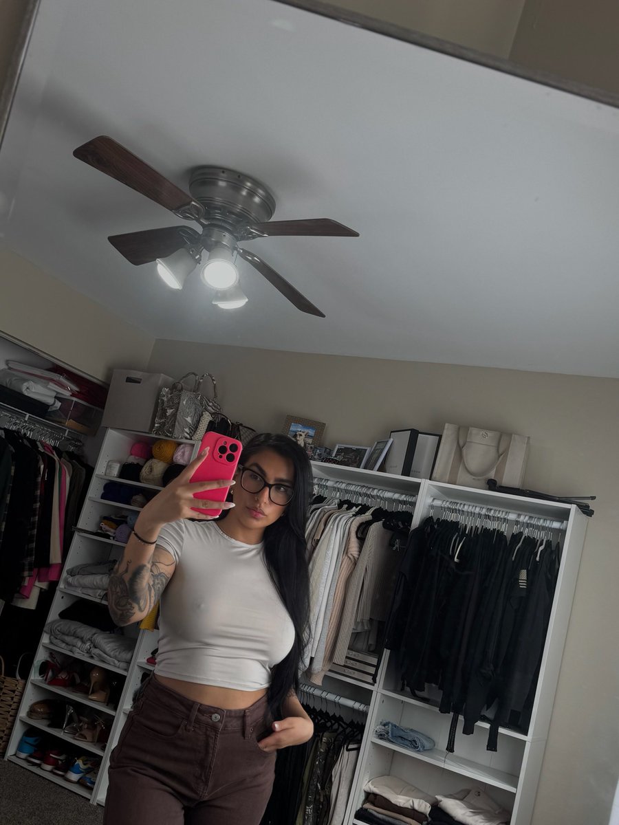 Applejackxzof's tweet photo. nerdy girl next door 🤓 https://t.co/aCHDmqABqw
