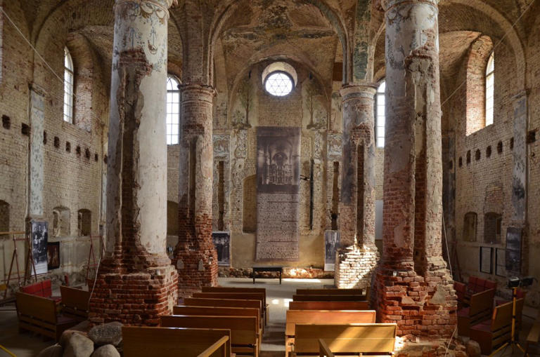 F_ZIHK's tweet photo. Zabytkowa synagoga w #Orli ma szansę znowu zachwycać.
https://t.co/Kt2qlL7gsR https://t.co/8uy31WKvWt