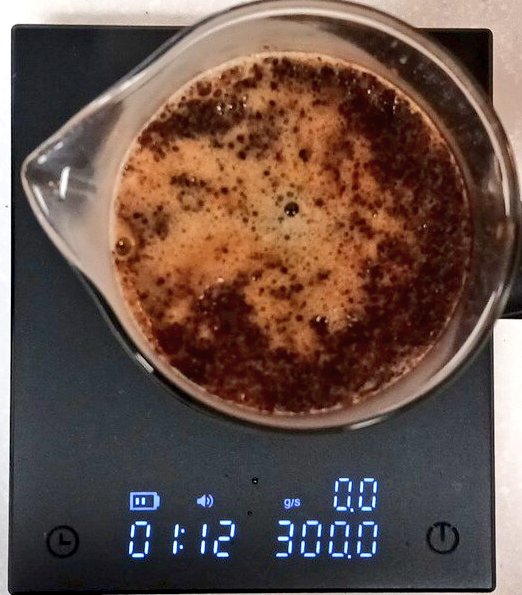wanikeiba's tweet photo. LIGHT UP COFFEEさんのニカラグア(ジャバニカ・ナチュラル)をフレンチプレスで✨☕✨
クリーミーな口当たりとカカオのビター感が印象的で飲み進めていくと赤リンゴの酸味とミルクチョコの甘味が顔を出す、ハイカカオチョコ(86%)とのペアリングは互いの苦味と甘さを引き立て合い相性良かった😊🎵 https://t.co/zWuEmEMQ2Y