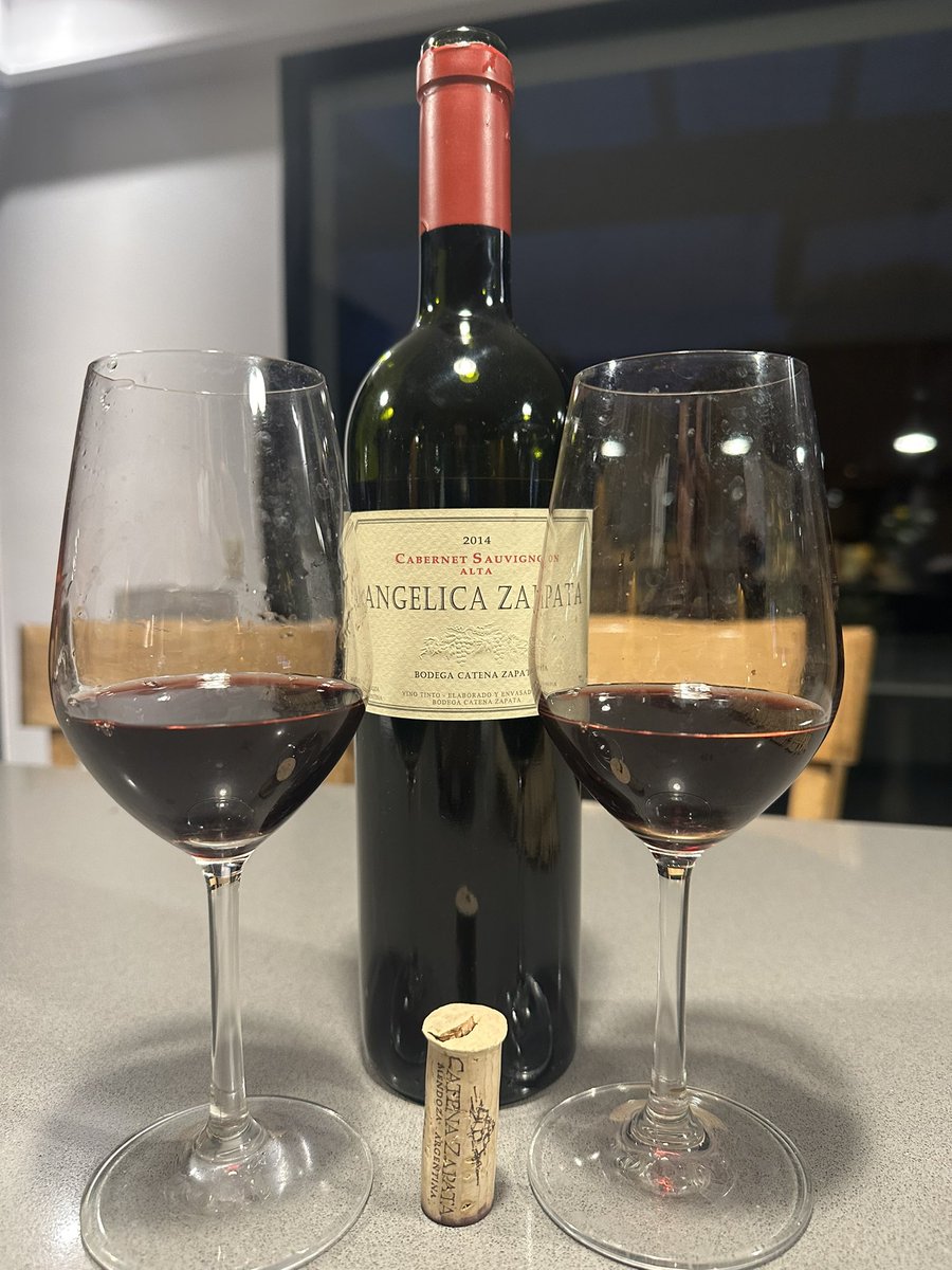 Lo bueno que está este CS 2014
Hermosooooo!!!!
Salud 🥂 
<a href="/alevigilmalbec/">Alejandro Vigil</a> 
<a href="/LauraCatena/">Laura Catena</a> 

#vino #argentina #cabernet #catena #mendoza