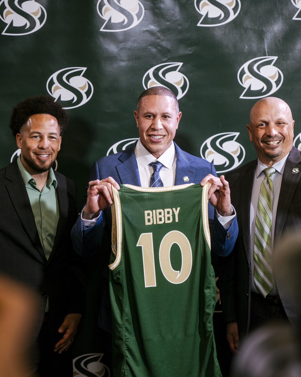 SacHornetsMBB's tweet photo. 𝗥𝗜𝗚𝗛𝗧 𝗔𝗧 𝗛𝗢𝗠𝗘 🏡 

#StingersUp https://t.co/c8n5Qhcjsi