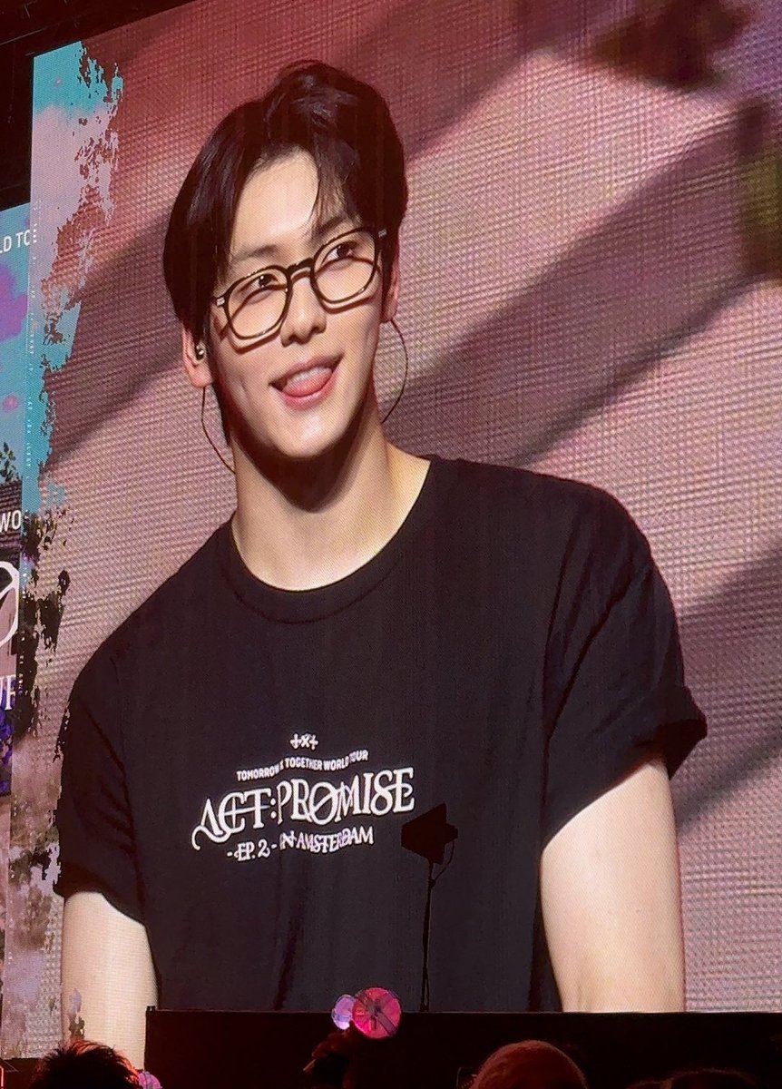 HE'S ACTUALLY THE MOST GOOD LOOKING PERSON IN THE ENTIRE WORLD
