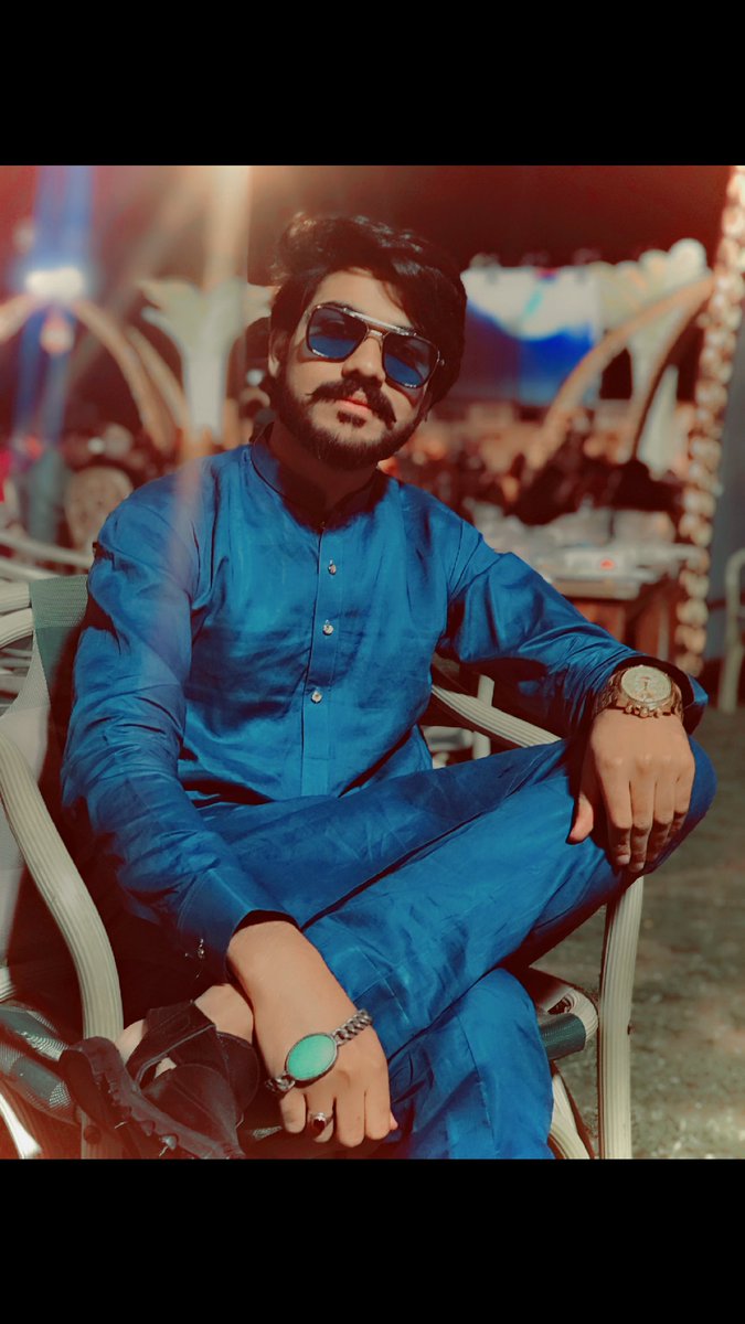 Hel0_Mr's tweet photo. دیکھا ہلال عید تو تم یاد آ گئے
اِس محویت میں عید ہماری گزر گئی

#قومی_زبان  #EidMubarak https://t.co/4IAk8f6Vqw