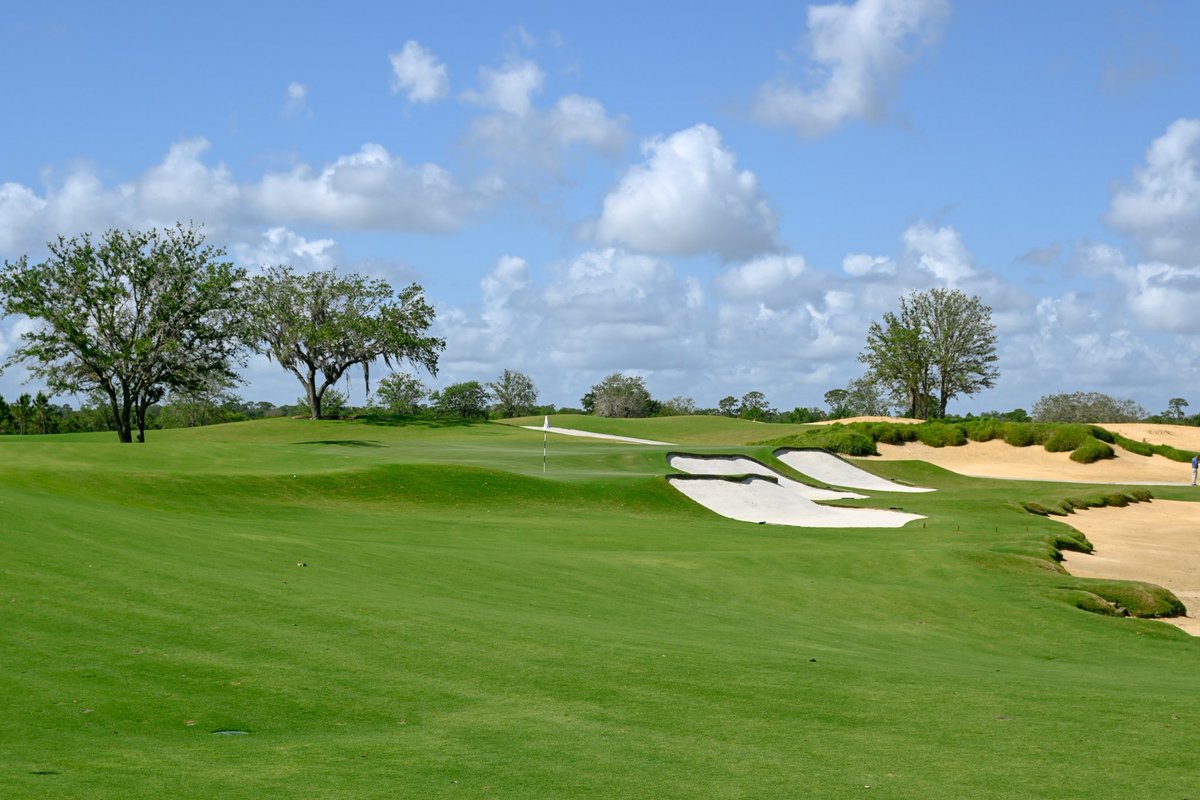 JakeStoutland's tweet image. Played the newest course at Apogee yesterday. One of the most exceptional all around golfing experiences anywhere. Here’s what it was like:
Much different than many other Florida courses. As you approach the property through flat agricultural land, the entrance marks a dramatic…
