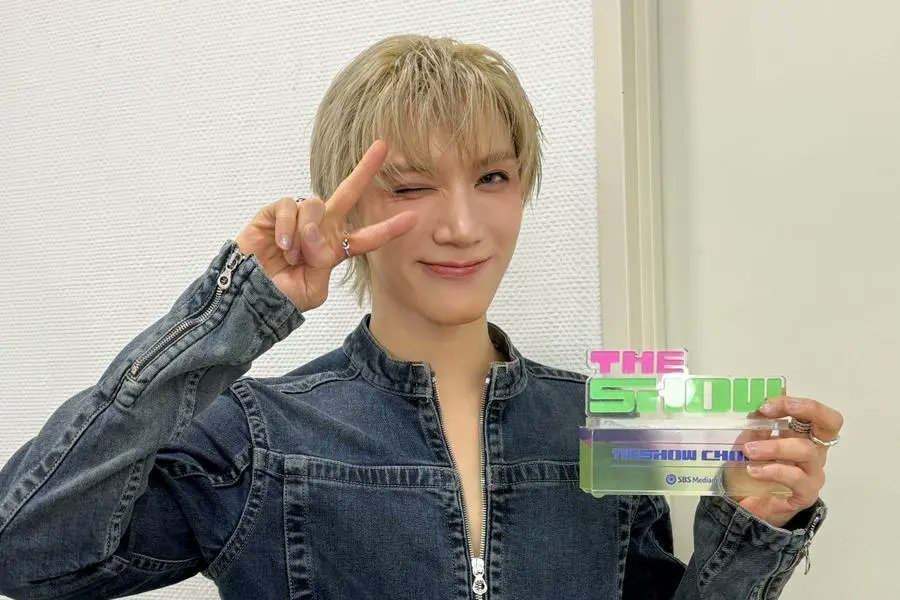 revistakoreain's tweet photo. #Ten (#NCT, #WayV) conquista 1st win solo durante participação no #TheShow, com o single #STUNNER.

O programa contou com apresentações de #STAYC, #TNX, #SAYMYNAME, #NEWBEAT, #NTX, #MPRISM, #TheWind, #FANTASYBOY, e mais.

cr: Soompi https://t.co/j0RxyHFdqB