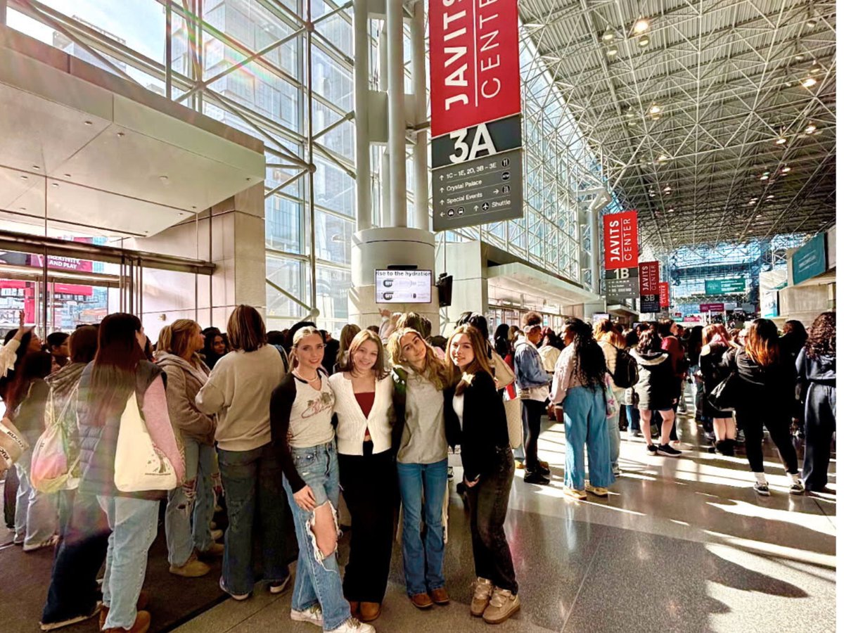 Students in our #RocklandBOCES Career and Technical Education Center’s (CTEC) Cosmetology 2 program attend the International Beauty Show at the Jacob Javitz Center!

Learn more at RocklandBOCES.org.

#ibsny #internationalbeautyshow #BOCES #Cosmetology #CTE