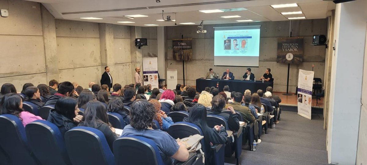 iscam_mx's tweet image. 🍷 #ISCAM en el panel &quot;Entre Viñas y Mercados&quot; 🍷

💬 ¿Hacia dónde creen que se dirige el vino mexicano? 🍷📊

Fuente: liderempresarial.com/del-campo-a-la…