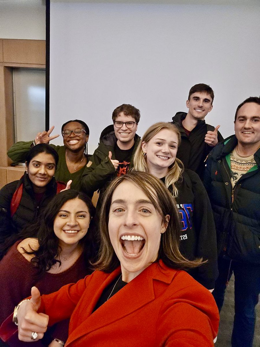 Savvy Sci Comm Spring Seminars at  <a href="/UChicago/">The University of Chicago</a> are in full bloom with an amazing sci comm fam!🌷 

It’s a party…as you can tell 🥳

Last week, we dove into writing an awesome op ed.

Tomorrow, we’ll get real about the art &amp; science of interviews for your careers from two