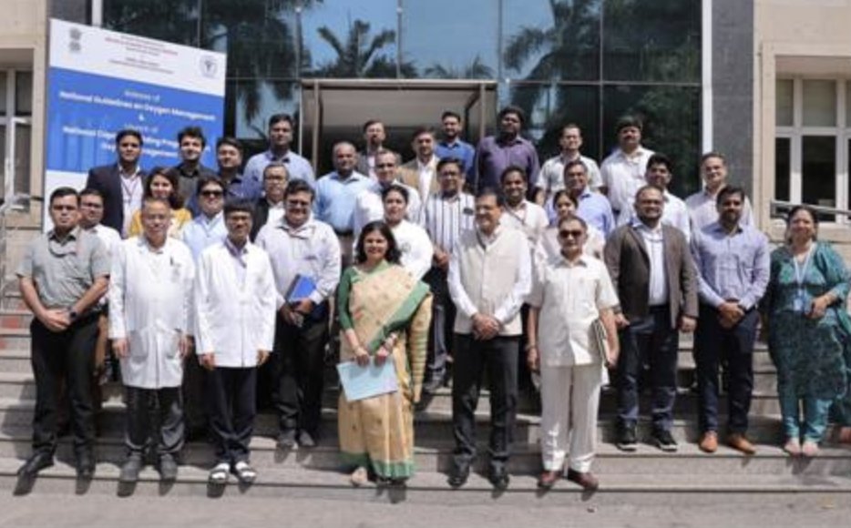 Every Breath Counts (@stop_pneumonia) on Twitter photo Congrats to <a href="/MoHFW_INDIA/">Ministry of Health</a> on launch of National Guidelines on Medical #Oxygen Management in collab with <a href="/aiims_newdelhi/">AIIMS, New Delhi</a>!
Looking forward to #oxygen talk at #WHSNewDelhi2025 with <a href="/LancetGH/">The Lancet Global Health</a> <a href="/OneHealthTrust/">One Health Trust</a> <a href="/PATHtweets/">PATH</a> <a href="/WHOSEARO/">World Health Organization South-East Asia</a> +
👉pib.gov.in/PressReleaseIf…
#InvestinOxygen Congrats to <a href="/MoHFW_INDIA/">Ministry of Health</a> on launch of National Guidelines on Medical #Oxygen Management in collab with <a href="/aiims_newdelhi/">AIIMS, New Delhi</a>!
Looking forward to #oxygen talk at #WHSNewDelhi2025 with <a href="/LancetGH/">The Lancet Global Health</a> <a href="/OneHealthTrust/">One Health Trust</a> <a href="/PATHtweets/">PATH</a> <a href="/WHOSEARO/">World Health Organization South-East Asia</a> +
👉pib.gov.in/PressReleaseIf…
#InvestinOxygen