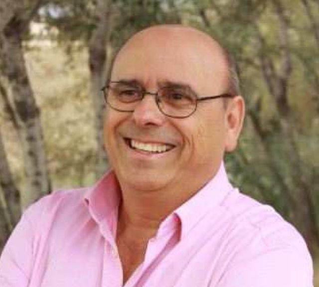 #MolinaDeSegura vuelve a brillar, esta vez, gracias al talento de nuestro querido Antonio López Vidal ‘El Moreno’ (<a href="/morenoXlazocata/">Antonio López Vidal</a>), que se trae para nuestra ciudad el primer premio del Concurso de Bandos Panochos 2025 gracias a su obra ‘Toico ha pegao la rigüerta'.