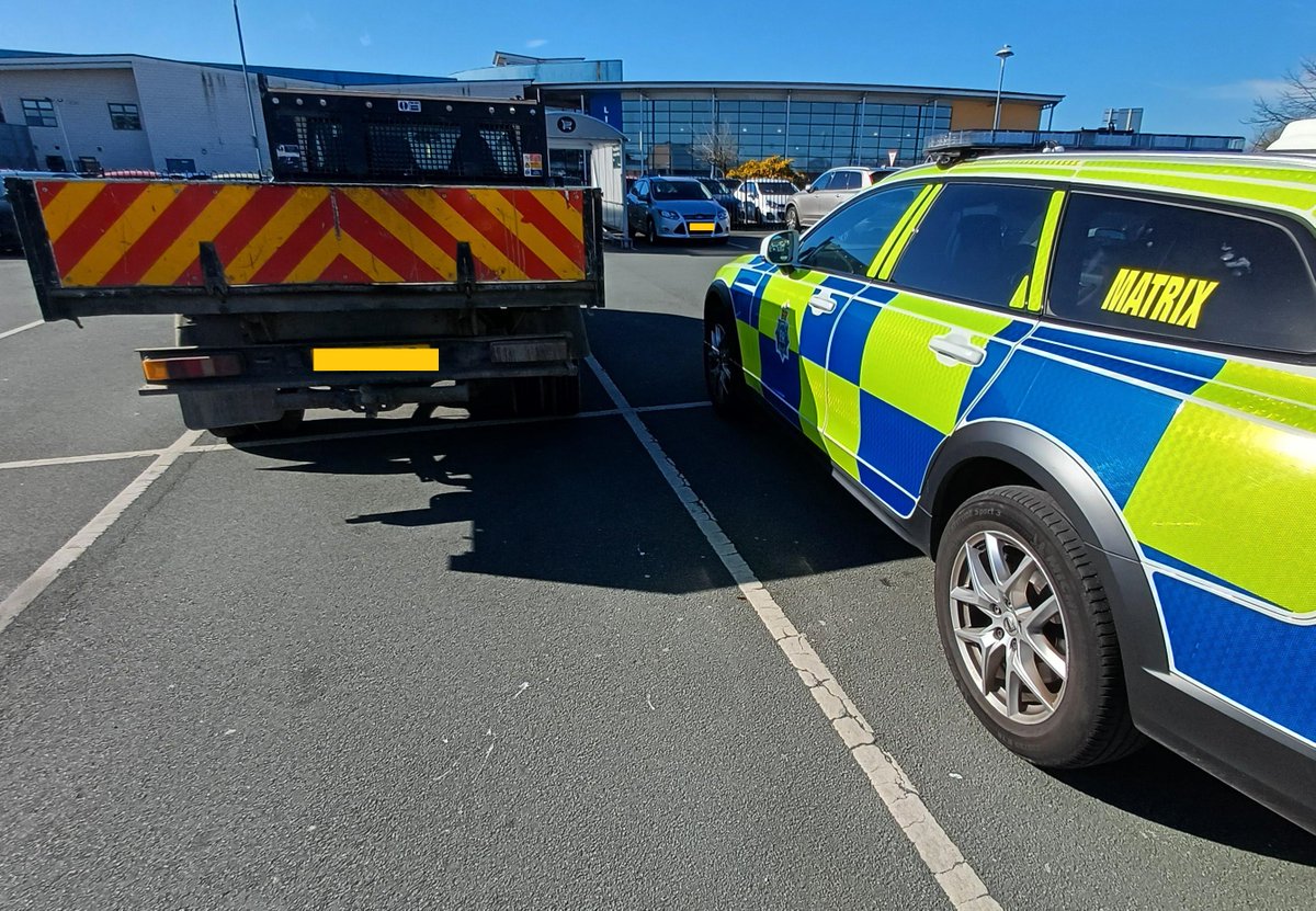 This vehicle was stopped due to defective brake lights. The driver tested positive for cannabis and was #arrested. The driver had only recently got their licence back after a 3 year disqualification for drug driving. 🤦🏻‍♂️