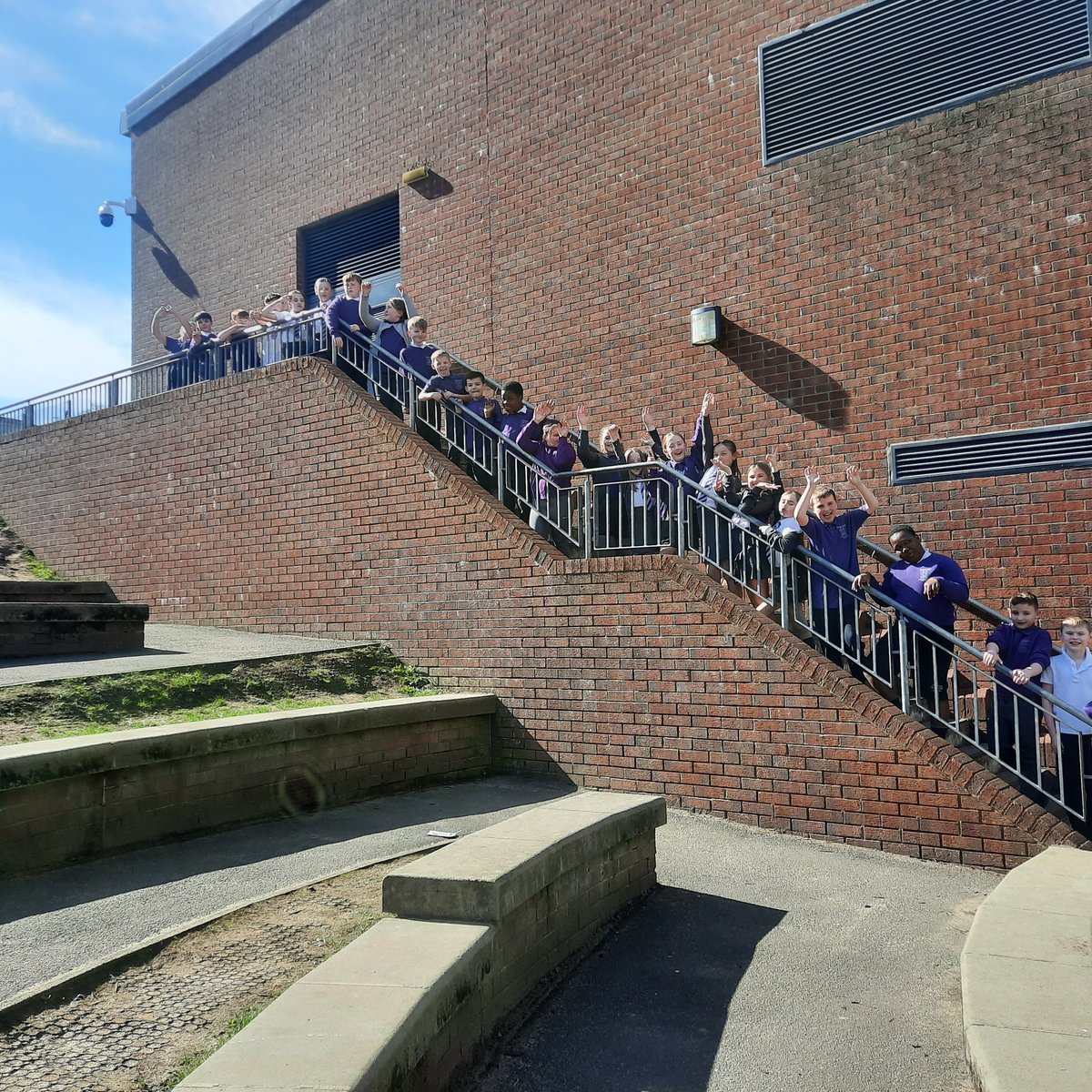 MissJKershawP5a's tweet photo. P5a enjoying  the lovely sunshine 🌞 during Outdoor Learning activities. #funinthesun #smile #makeafunnyface #expressyourself https://t.co/UzeVd6BAil