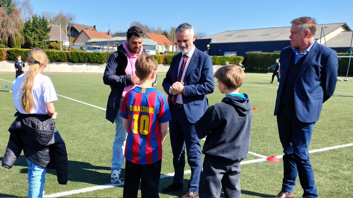 DSDEN de la Somme (@dsden_80) on Twitter photo 🚴♀️#SOP2025 ⚽. Au collège Louis Jouvet de Gamaches, on cultive le plaisir du sport et les valeurs de l'olympisme dans les sections sportives scolaires football et raid-multisports. <a href="/PhDestable/">Philippe Destable</a>, IA-Dasen a ainsi pu échanger avec élèves et enseignants.
<a href="/AcAmiens/">Académie d'Amiens</a> <a href="/PMoyarecteur/">Pierre Moya</a> 🚴♀️#SOP2025 ⚽. Au collège Louis Jouvet de Gamaches, on cultive le plaisir du sport et les valeurs de l'olympisme dans les sections sportives scolaires football et raid-multisports. <a href="/PhDestable/">Philippe Destable</a>, IA-Dasen a ainsi pu échanger avec élèves et enseignants.
<a href="/AcAmiens/">Académie d'Amiens</a> <a href="/PMoyarecteur/">Pierre Moya</a>