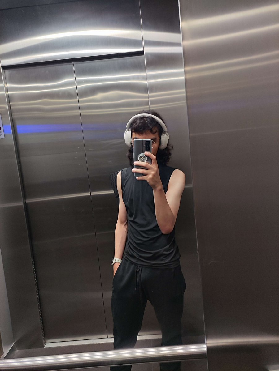 CatMathPhys's tweet image. 2 months and 2 weeks in.
Definitely seen some big gains, I finally got volume on my pecs and I definitely feel healthier and stockier.

Damn if people told me it only took this short to see results I probs would've started earlier.