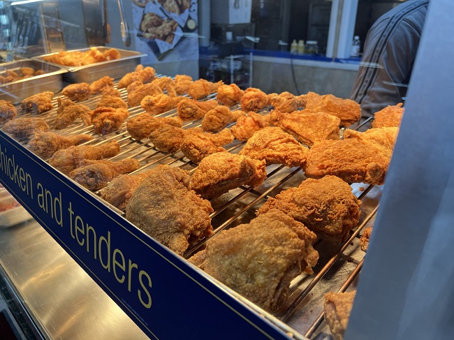 You should know me and gas station chicken by now.  

I happened upon another <a href="/krispykrunchy/">Krispy Krunchy Chicken®</a>  Chicken.  This one just outside of Paw Paw on M-51.

swmichigandining.com/2025/04/01/kri…