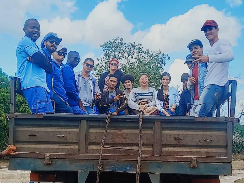 🔈 Durante este mes nuestros jóvenes 🧒🏻👧🏽 en la provincia de Camagüey celebrarán con diversas actividades el 4 de abril 🥳🥳.
🎋 Un trabajo productivo marcó el inicio de la jornada 👇
etecsa.cu/es/noticias/fi…
#UJCdeCuba