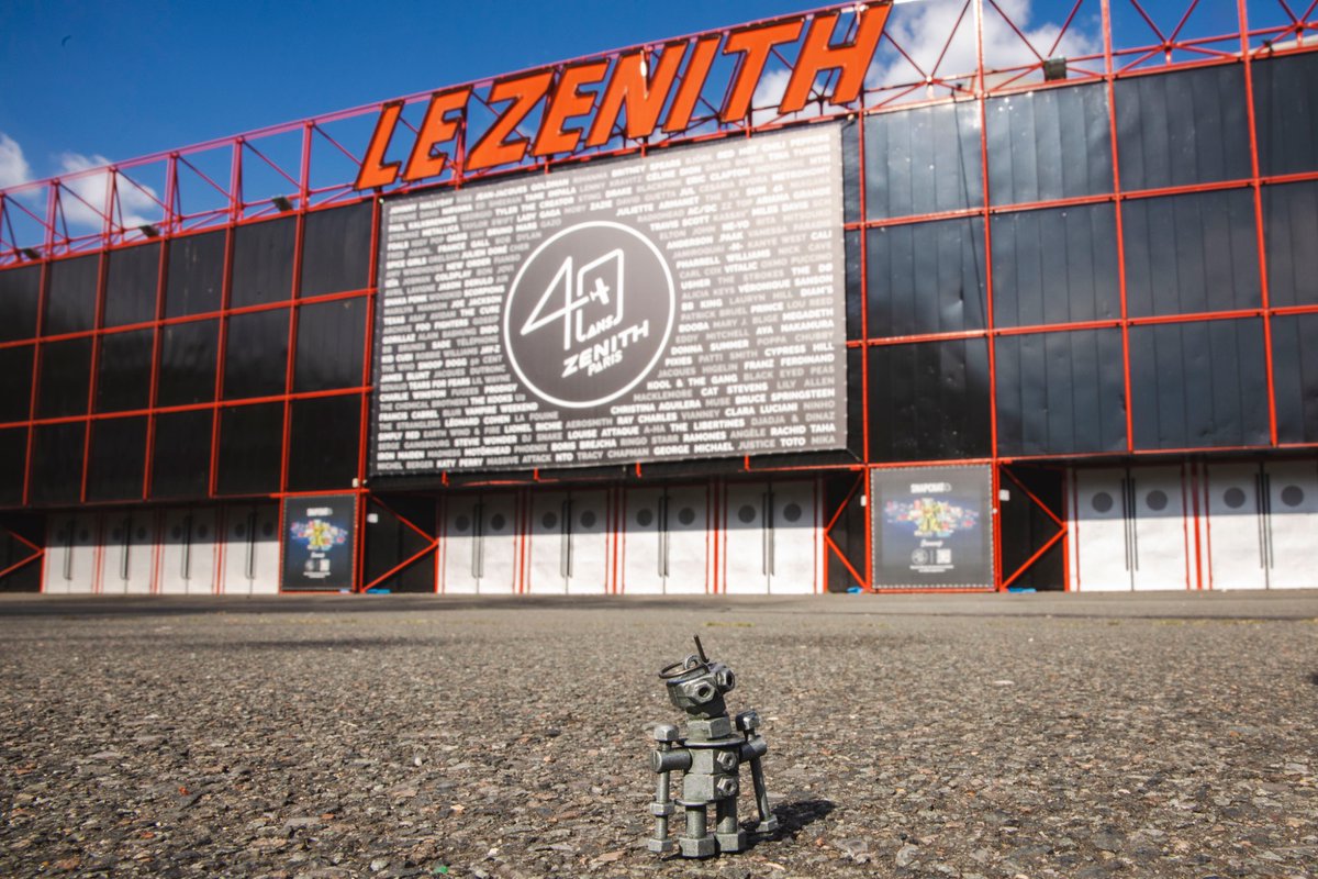 パリ公演ありがとうございました。歓声がドンと唸ってこちらまで届いて感激しました。また会いましょうね。