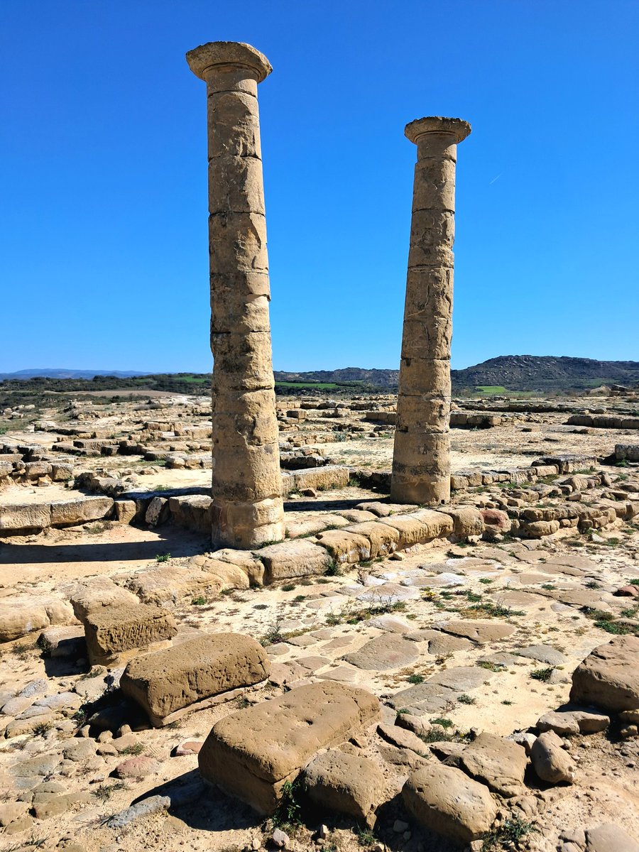 Los Bañales es un yacimiento arqueológico ubicado en el t.m. de Uncastillo, al NE de la prov. de Zaragoza. 
Esconde una de las más notables ciudades de la Hispania romana. 
De una belleza insólita, anhelo mostrárselo a buena gente como <a href="/FerranGarrido/">Ferran Garrido Machado</a> y Esteban <a href="/gonzalezpons/">González Pons</a>
