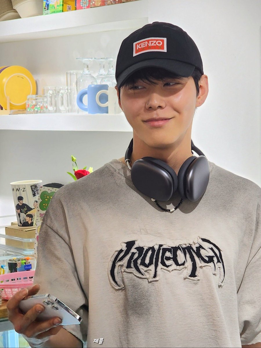 jshfolder's tweet image. got a pretty face          pretty boyfriend too