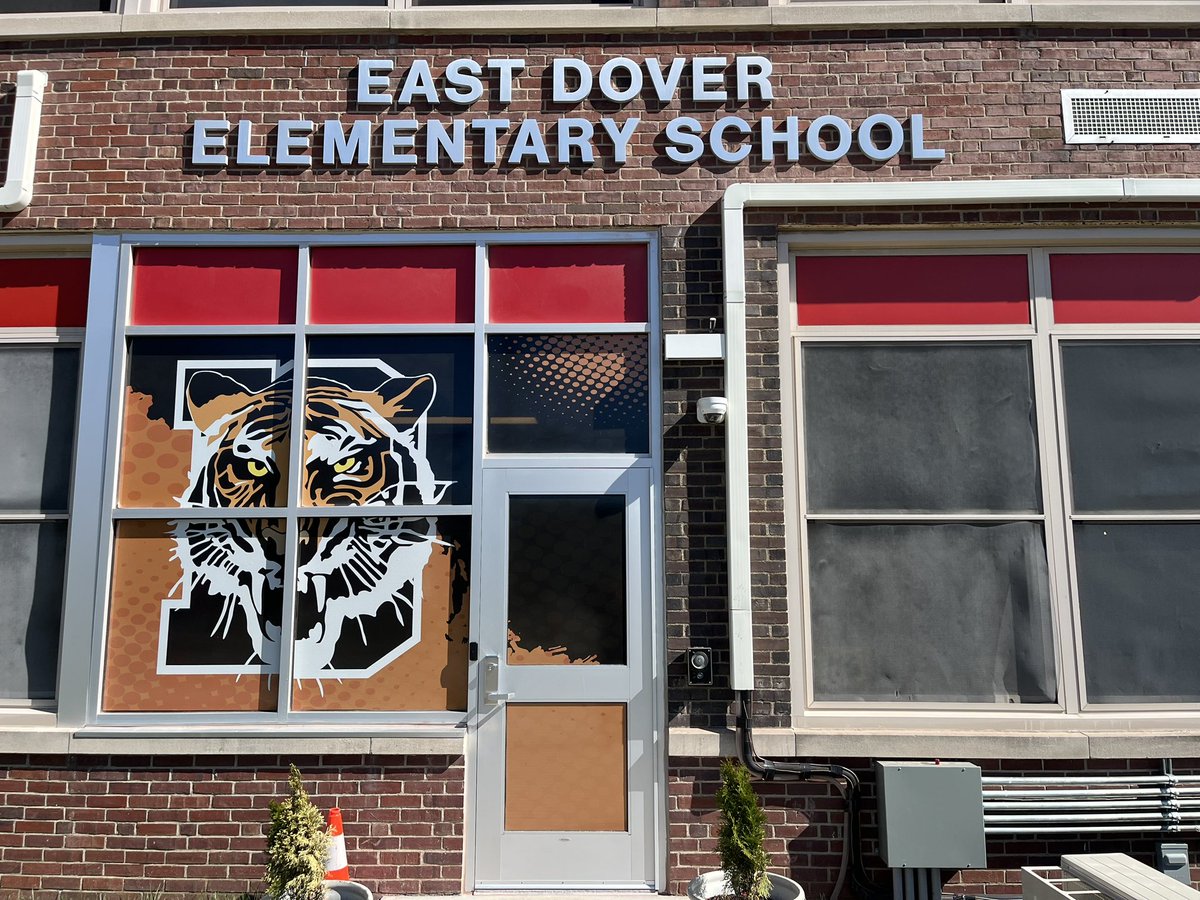 Our letters came in to show our main entrance. Little by little we are creating our own identity. #CommUNITY