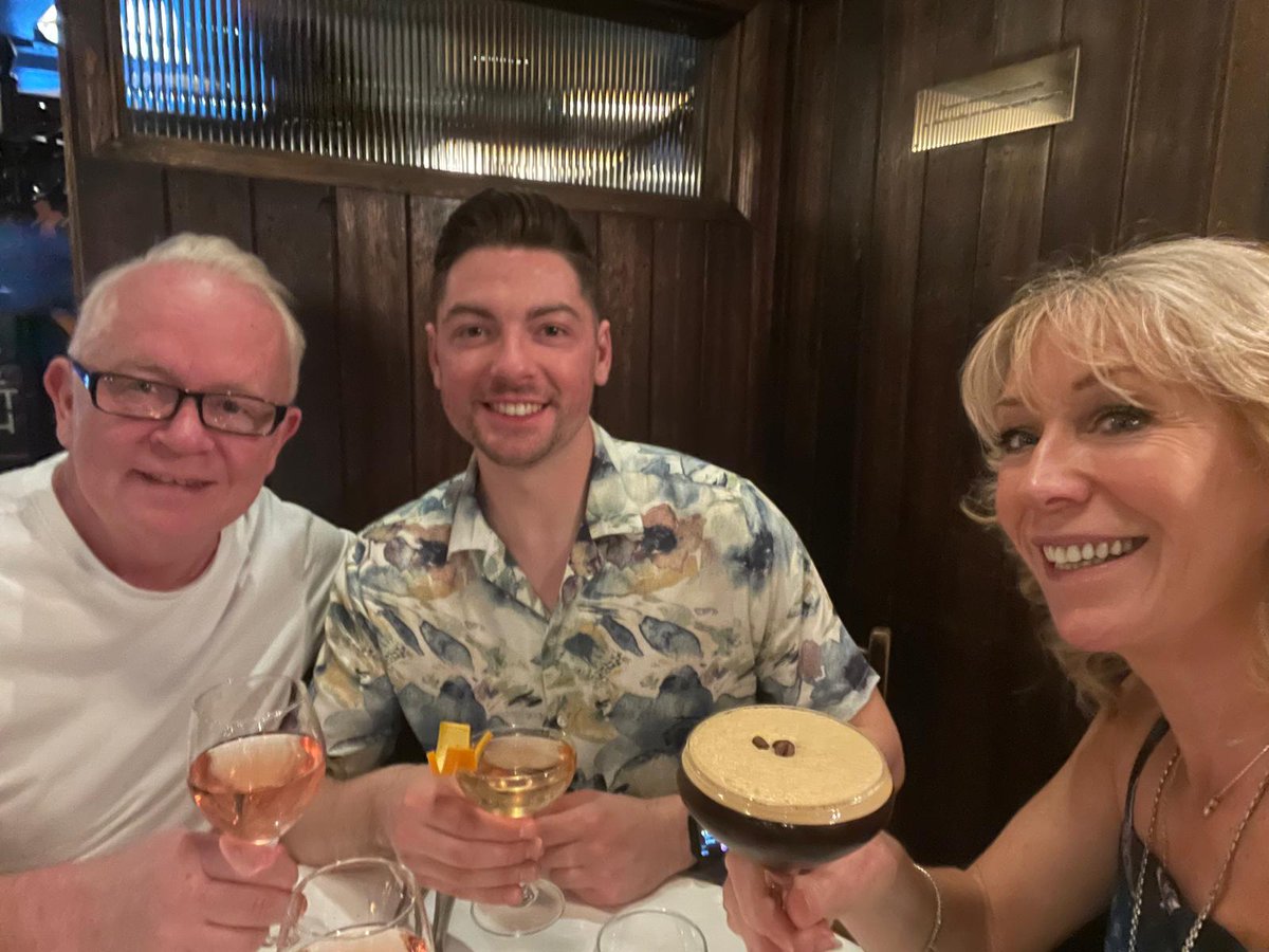 dinglyd's tweet image. Lovely day in London celebrating my gorgeous panto sister's life at the Actor's Church in Covent Garden. Amazing service, nice to catch up with my lovely friends too. ❤️❤️