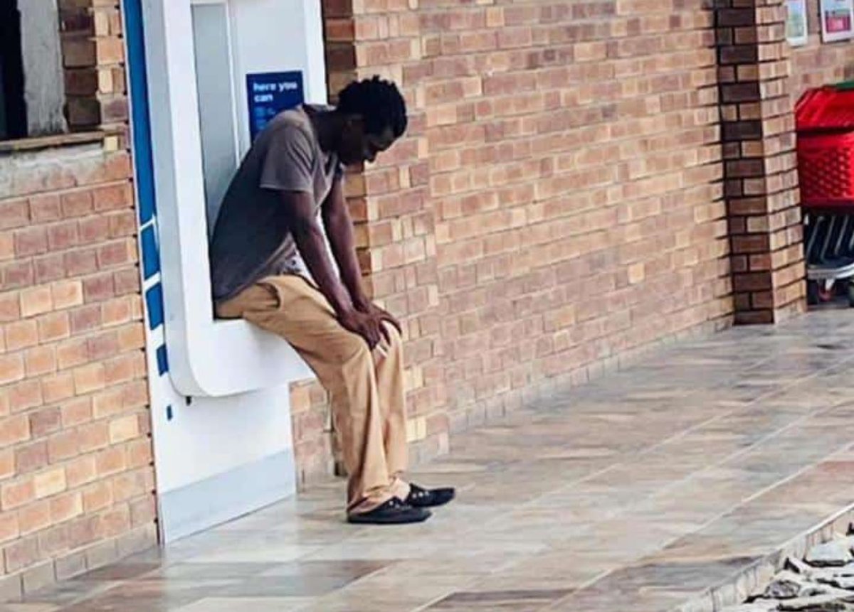 ™ m ë K éę L tweet media