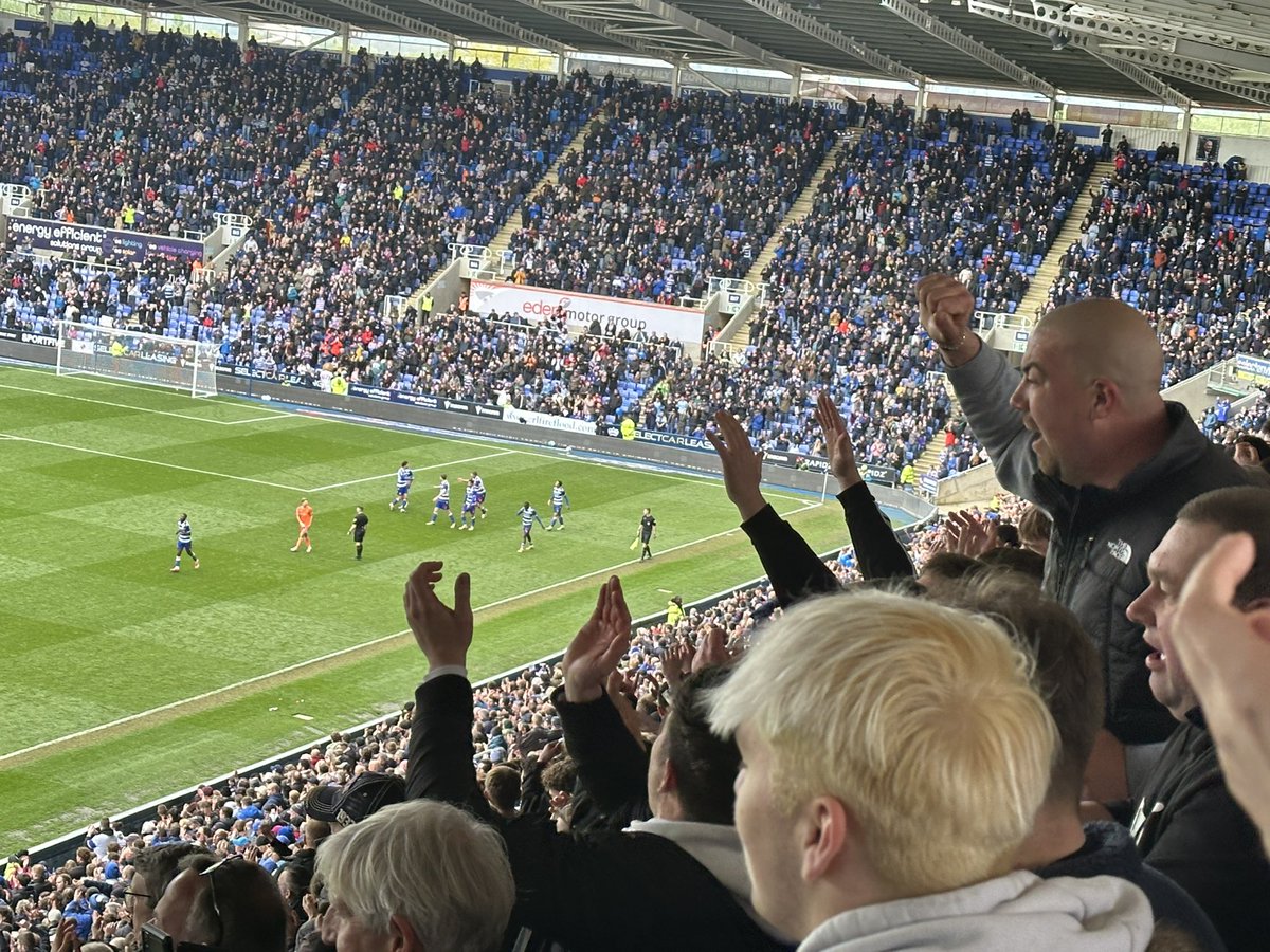 ElmParkRoyals's tweet photo. They’ll be ups and downs during this run in and tonight was a blow, but being only 1 point away from the play offs with only 7 matches is a fantastic position. 

Let’s back the team and help them pick up 3 points against Wycombe by filling the SCL 💙 #FillTheSCL https://t.co/5fKq9TSsWO