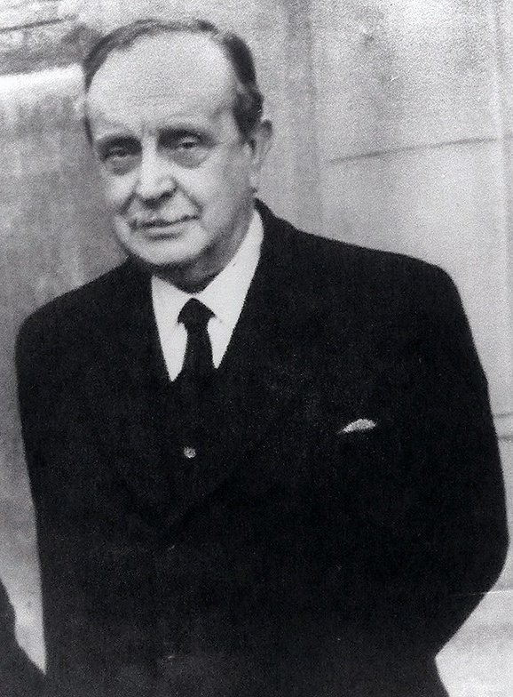 JoseLuisSTAP's tweet image. #TalDiaComAvui l'1 d'abril de 1966 mor l'#arquitecte Josep Maria Pericas Morros. 

Deutor de la influència gaudiniana, forma part de la primera generació d’arquitectes noucentistes. 

A les imatges, la farmàcia Busquets, c/ Pons i Gallarza, 92 de #SantAndreu de #Palomar.