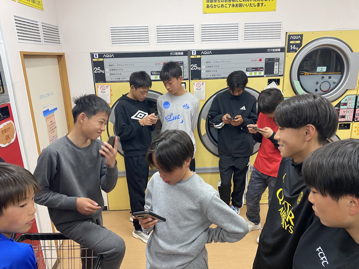 U14栃木遠征2日目
あいにくの雨
気温7℃
寒い…けど相手も同じ
どうやって勢いのある相手を上回るか
課題と少しの収穫
対戦いただいたチームの皆様
運営いただいた皆様
ありがとうございました🙇‍♂️
#FujinomiyaCity
#クオリティ
#インテリジェンス
#football