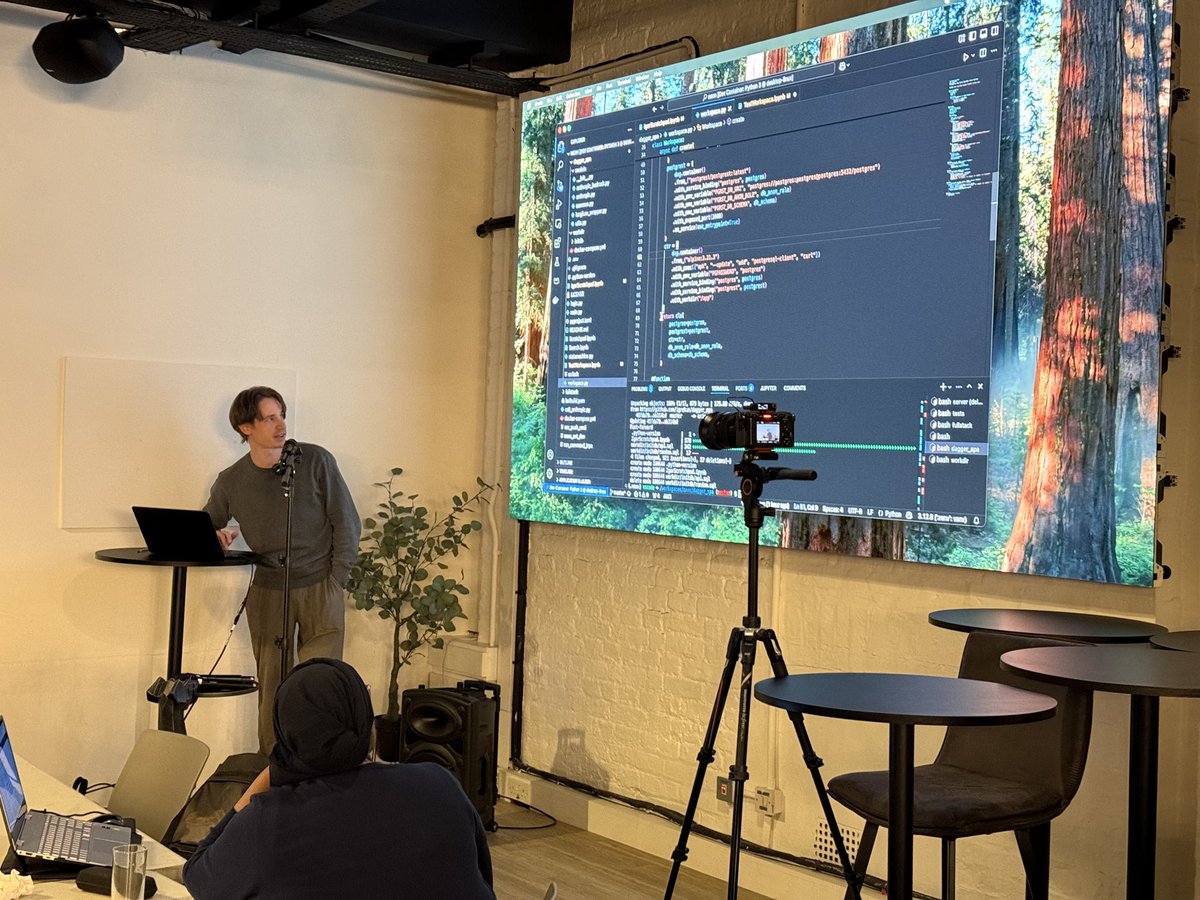 solomonstre's tweet photo. Dagger Hack Night going strong at #kubeconeu ! Thank you @CivoCloud for hosting us, and @puzzleitc for running the Dagger 101 lab! https://t.co/kdDbkIS044