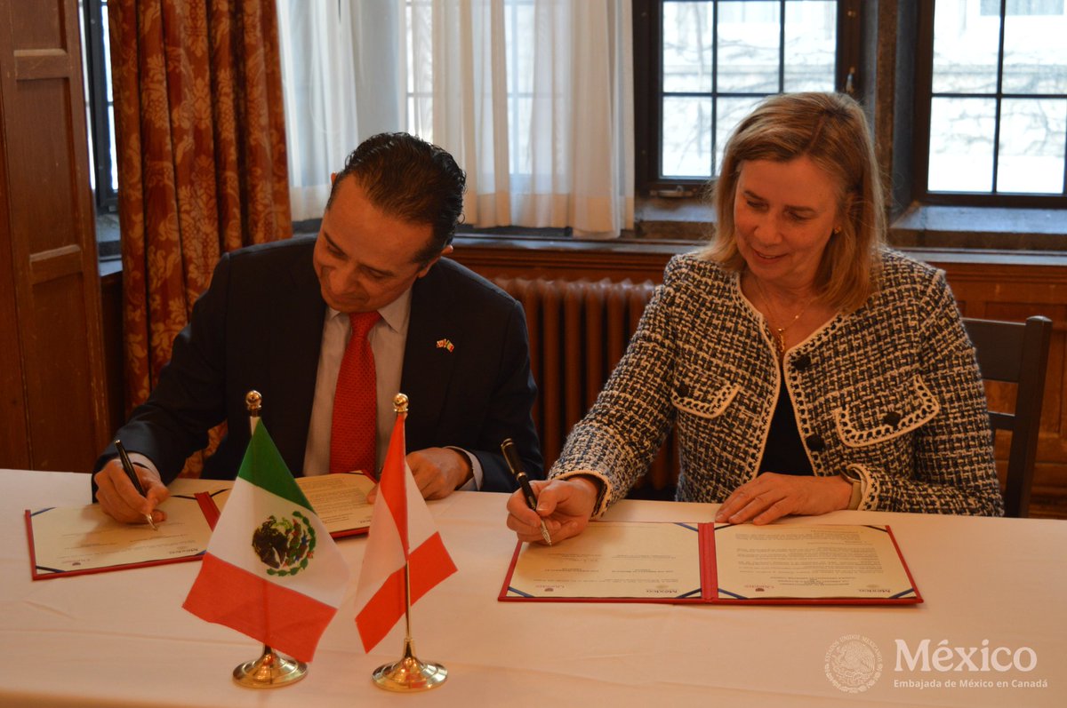 EmbaMexCan's tweet photo. Launching Today: The Mexico-Canada Research and Learning Hub! 🇲🇽🇨🇦

We are excited to announce the official launch of the Mexico-Canada Research and Learning Hub, a new joint initiative between the Embassy of Mexico in Canada and @QueensGlobal. This virtual hub is designed to unite Mexican and Canadian researchers and academics, fostering collaboration, facilitating connections, and serving as a dynamic platform for studies related to both countries.

The launch event features distinguished speakers, including Alejandro Adem, President of the Natural Sciences and Engineering Research Council of Canada (NSERC), Ambassador @CarlosJoaquin, and Principal Patrick Deane of Queen’s University.
A huge thank you to Queen’s University for your support on this impactful project!

🔗 Visit the Hub and learn more: https://t.co/qenJfVgRmU

Join us in celebrating this milestone in academic cooperation!

#BuildingStrongerTogether #AcademicBridgeMXCA #ConnectingIdeasMXCA #InnovatingTogether #KnowledgeWithoutBorders