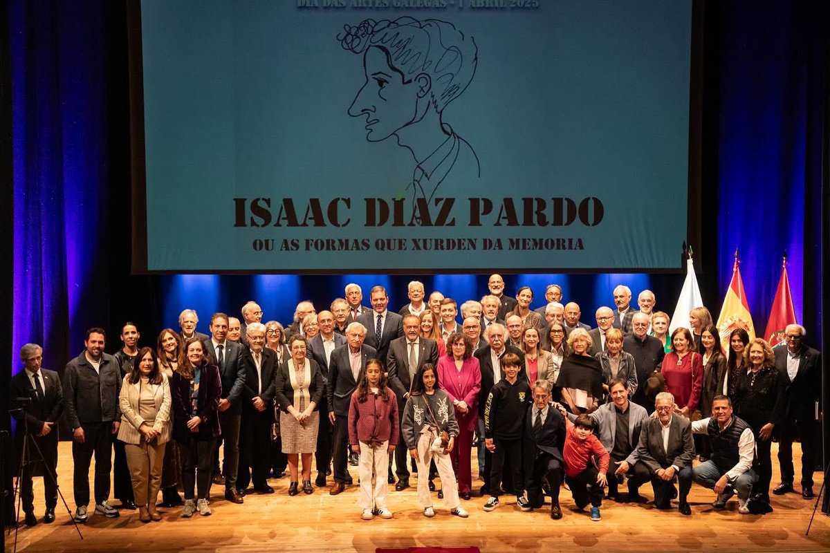 Xurxo Lobato (@xurxolobato) on Twitter photo #diadasArtesGalegas dedicado a Isaac Diaz Pardo pola Real Academia Galega de Belas Artes acto no teatro Principal de Santiago <a href="/PazodeRaxoi/">Concello de Santiago</a> #diadasArtesGalegas dedicado a Isaac Diaz Pardo pola Real Academia Galega de Belas Artes acto no teatro Principal de Santiago <a href="/PazodeRaxoi/">Concello de Santiago</a>