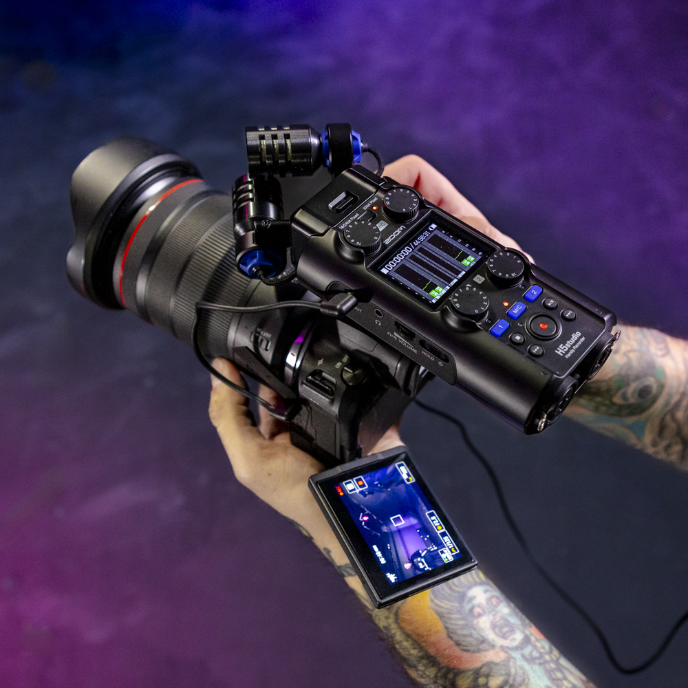 ZoomSoundLab's tweet image. Connect the H5studio directly to your camera using the 3.5mm stereo LINE OUT for easy, reliable audio and video sync!

#zoomsoundlab #audiorecorder #proaudio