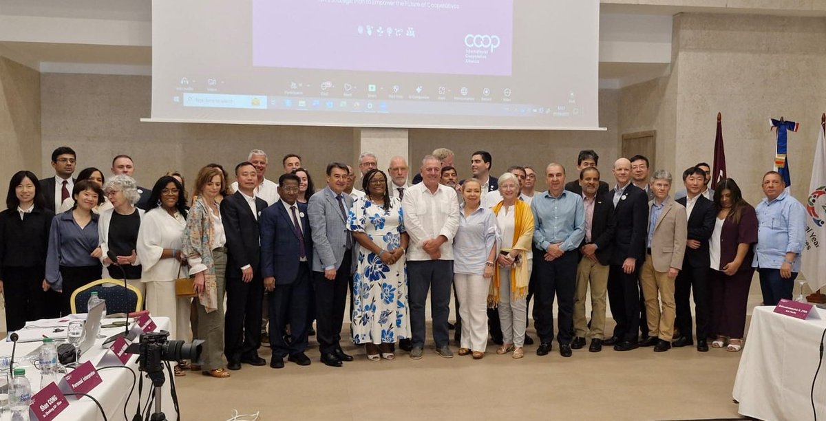 Coop Américas (@coopamericas) on Twitter photo 🌎 Recibimos en tierra americana al board de la <a href="/icacoop/">International Cooperative Alliance</a> 🤗
🙌 El mundo cooperativo cabe hoy en esa pequeña y hermosa república caribeña que es #Dominicana 🏖
😉 Gracias a las organizaciones anfitrionas por abrirnos las 🚪
#América #UnContinenteCooperativo 🌎 Recibimos en tierra americana al board de la <a href="/icacoop/">International Cooperative Alliance</a> 🤗
🙌 El mundo cooperativo cabe hoy en esa pequeña y hermosa república caribeña que es #Dominicana 🏖
😉 Gracias a las organizaciones anfitrionas por abrirnos las 🚪
#América #UnContinenteCooperativo